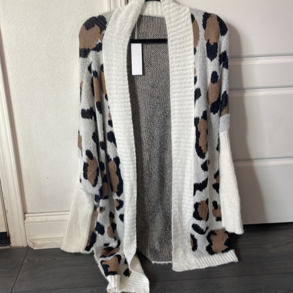 019 Cozy Leopard print fuzzy dolman sleeve fall cardigan - Picture 5 of 8